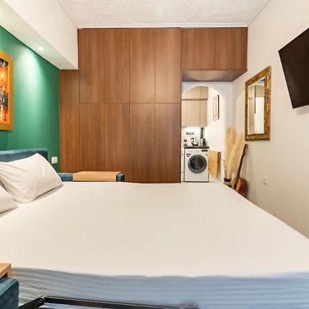 Cute Tiny Apartment In The Heart Of Flisvos Aten Exteriör bild