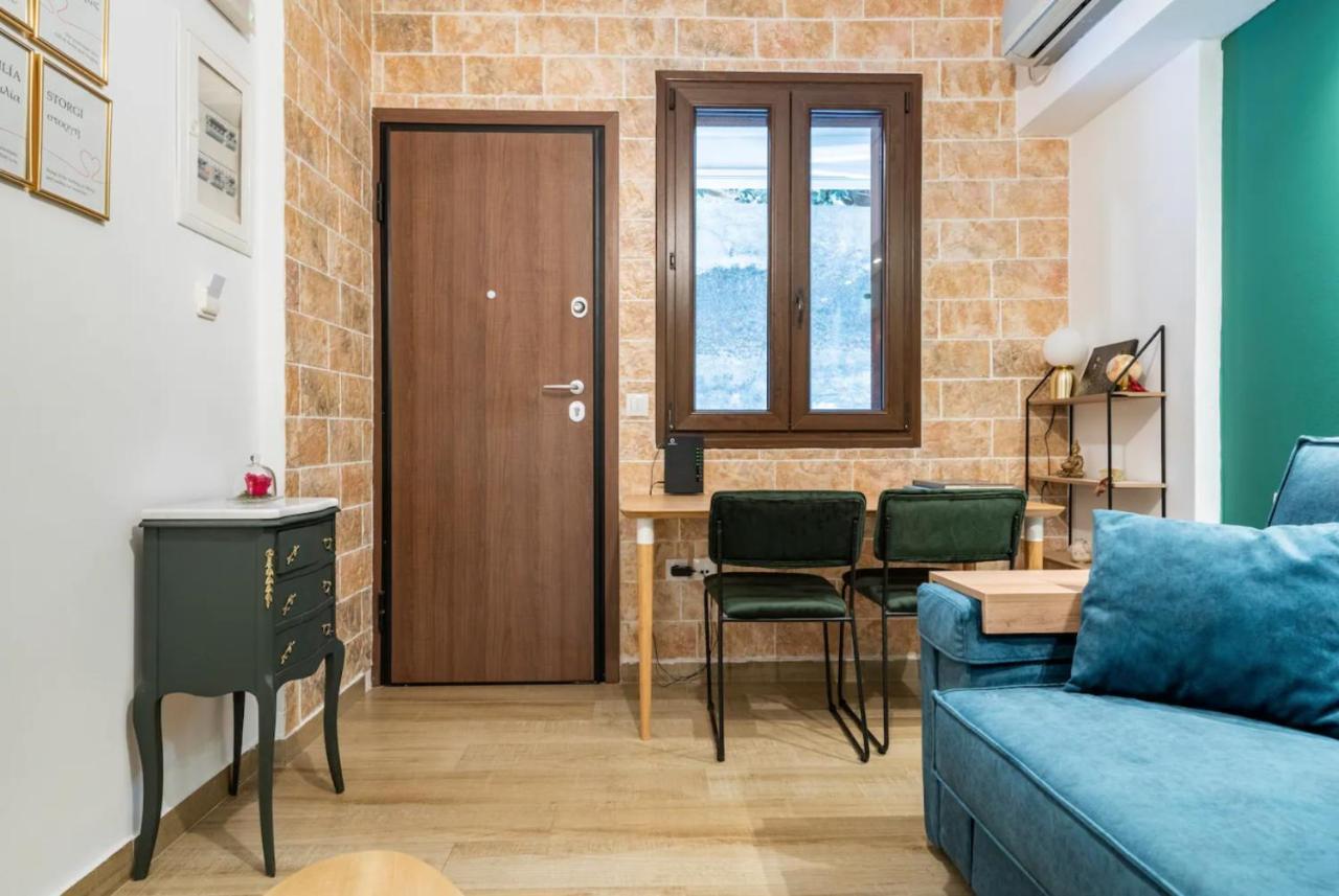 Cute Tiny Apartment In The Heart Of Flisvos Aten Exteriör bild