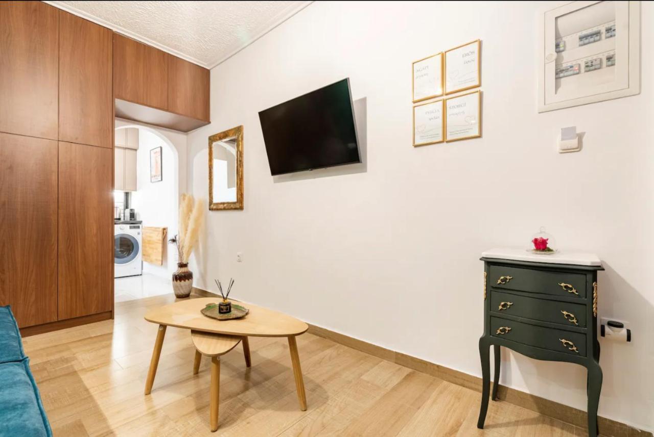 Cute Tiny Apartment In The Heart Of Flisvos Aten Exteriör bild