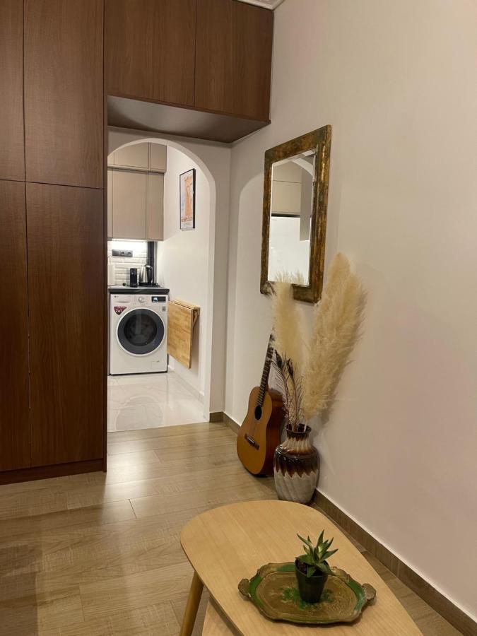 Cute Tiny Apartment In The Heart Of Flisvos Aten Exteriör bild