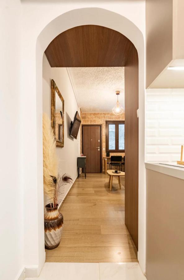 Cute Tiny Apartment In The Heart Of Flisvos Aten Exteriör bild